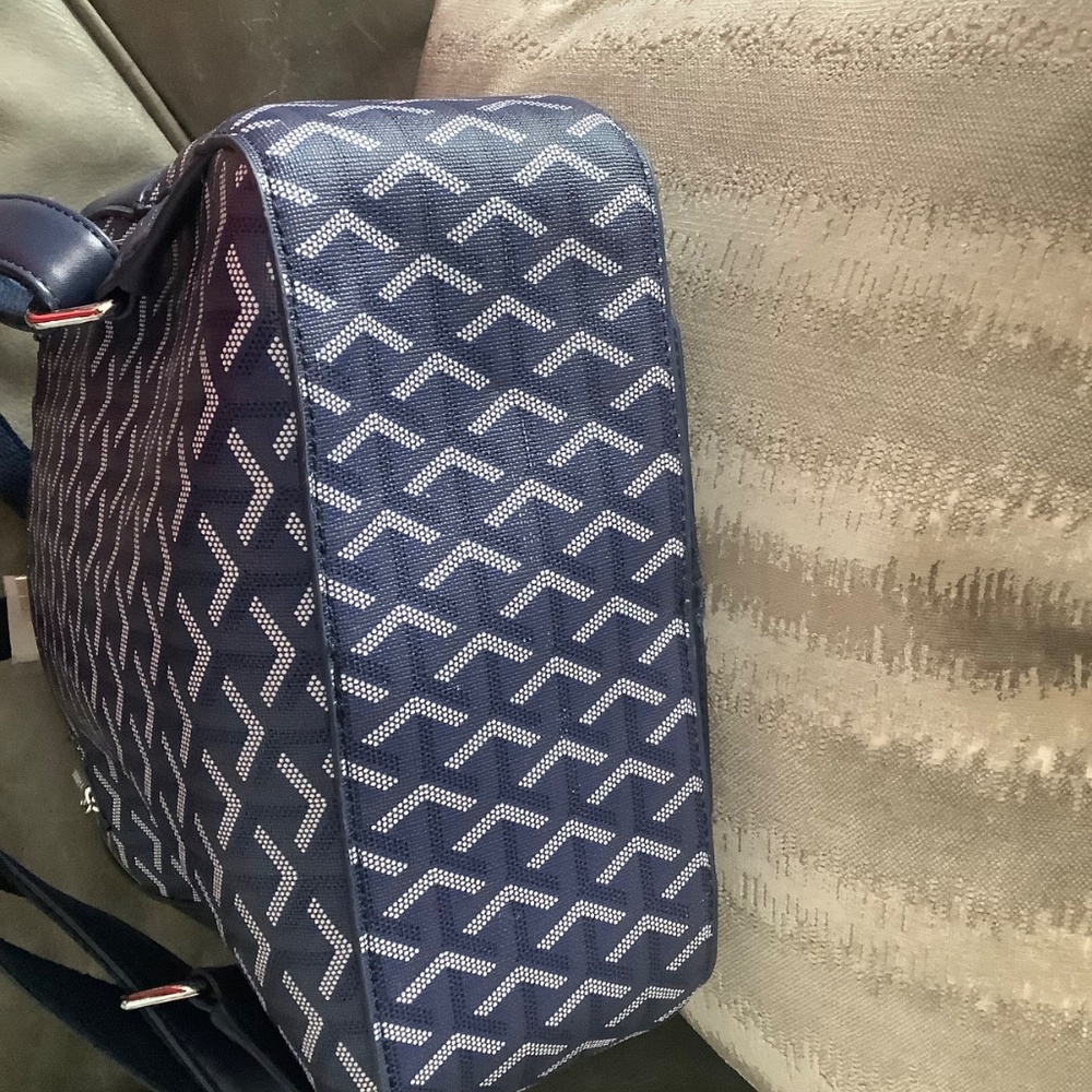 Backpack dark blue new beautiful  brand name style - Picture 6 of 9